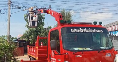 งานสาธารณูปโภคกองช่าง องค์การบริหารส่วนตำบลสวนหม่อน ได้ออกปฏิบัตินำรถกระเช้าซ่อมแซมและเปลี่ยนหลอดไฟ  ส่องสว่างสาธารณะ ให้กับหมู่ที่ 12 บ้านขามป้อม จำนวน 3 จุด หมู่ 11 บ้าน สวนหม่อน จำนวน 1 จุด และบ้านมูลตุ่น หมู่ที่ 2 จำนวน 4 จุด