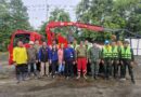งานป้องกันและบรรเทาสาธารณภัย สำนักปลัด มอบถุงทรายวางกั้นน้ำทางเข้าบ้าน เพื่อความช่วยเหลือประชาชนด้านอุทกภัย