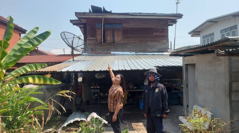 งานป้องกันและบรรเทาสาธารณภัย สำนักปลัด องค์การบริหารส่วนตำบล ออกสำรวจผู้ประสบวาตภัย ในเขตพื้นที่ตำบลสวนหม่อน