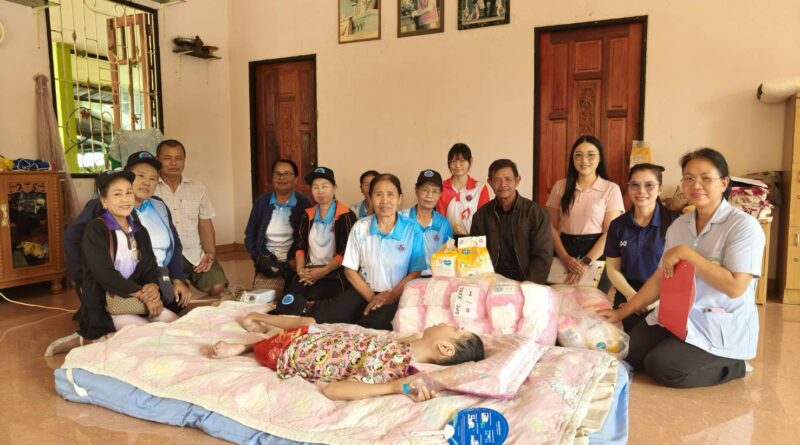 งานส่งเสริมสุขภาพและสาธารณสุข สำนักปลัด องค์การบริหารส่วนตำบลสวนหม่อน ลงพื้นที่เยี่ยมบ้าน ให้กำลังใจผู้ป่วย/ญาติ และมอบผ้าอ้อมให้แก่ผู้มีภาวะพึ่งพิง ในเขตพื้นที่ตำบลสวนหม่อน