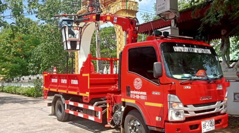 งานสาธารณูปโภคกองช่าง องค์การบริหารส่วนตำบลสวนหม่อน ได้ออกบริการซ่อมและเปลี่ยนหลอดไฟฟ้าส่องสว่างสาธารณะ หมู่ที่ 3 , หมู่ที่ 14 ตำบลสวนหม่อน