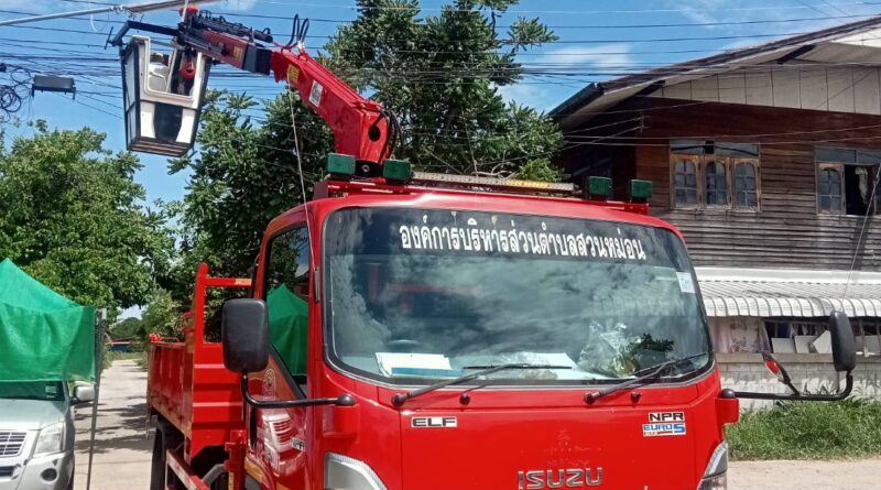 งานสาธารณูปโภค กองช่างองค์การบริหารส่วนตำบลสวนหม่อน ได้ออกปฏิบัติหน้าที่บริการซ่อมไฟฟ้าสาธารณะหมู่ที่ 3 บ้านกอก จำนวน 2 จุดหมู่ 14 จำนวน 3 จุดและหมู่ 13 จำนวน 2 จุด